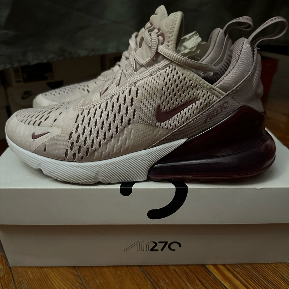 Nike women's 270